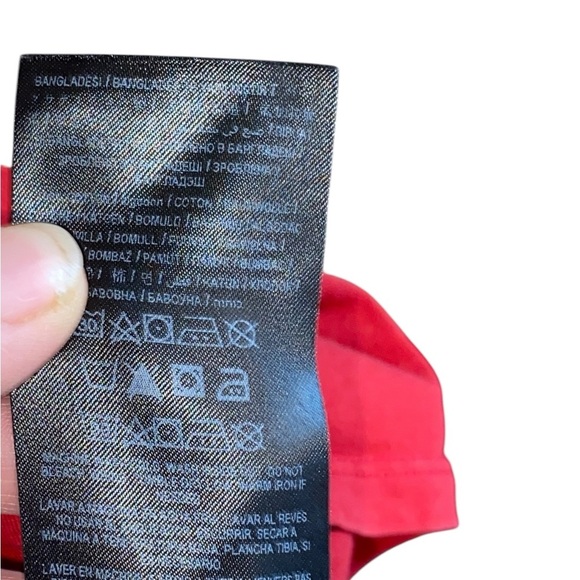 Guess 90s slim fit red tee with triangle patch logo - Picture 7 of 11